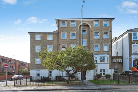 2 bedroom flat for sale, Overcliffe, GRAVESEND, Kent, DA11