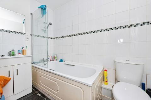 2 bedroom flat for sale, Overcliffe, GRAVESEND, Kent, DA11