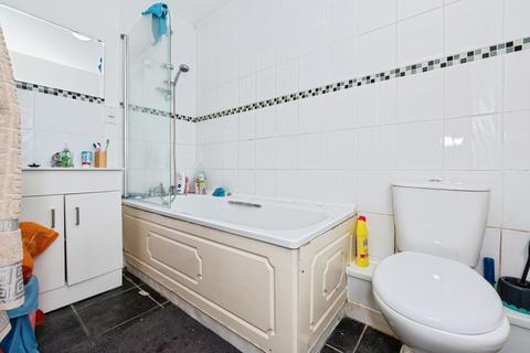 2 bedroom flat for sale, Overcliffe, GRAVESEND, Kent, DA11