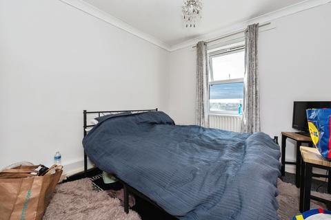 2 bedroom flat for sale, Overcliffe, GRAVESEND, Kent, DA11
