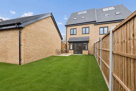 3 bedroom semi-detached house to rent, Forster Way, Stevenage SG1