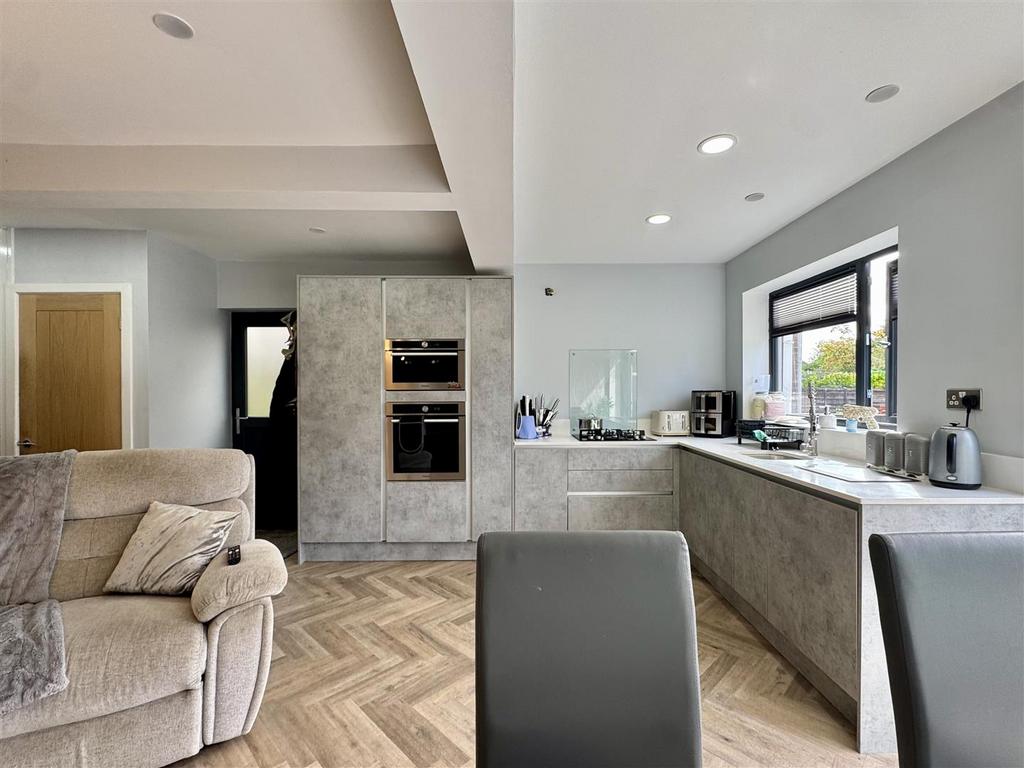 House in Sandwell, Jarvis - More