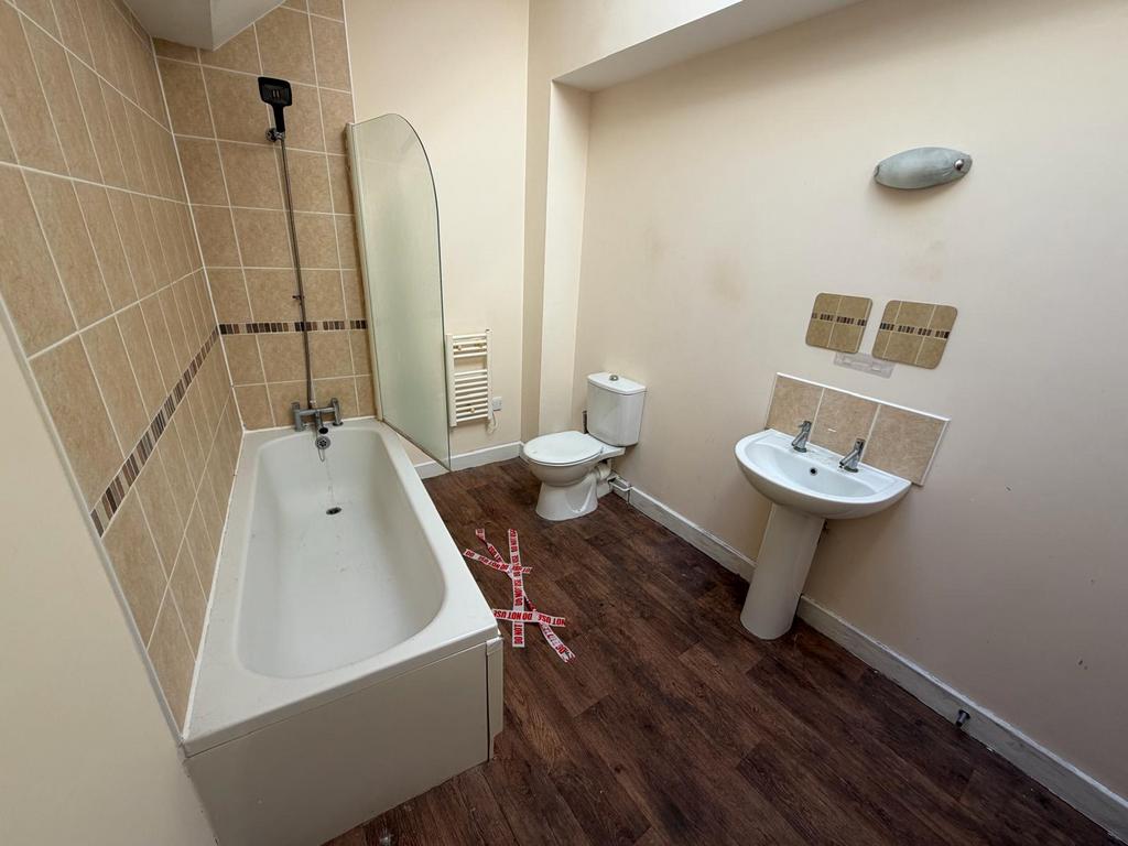 Apartment in Newcastle upon Tyne - View 3