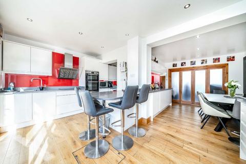 4 bedroom end of terrace house for sale, Dane Road, Ashford TW15