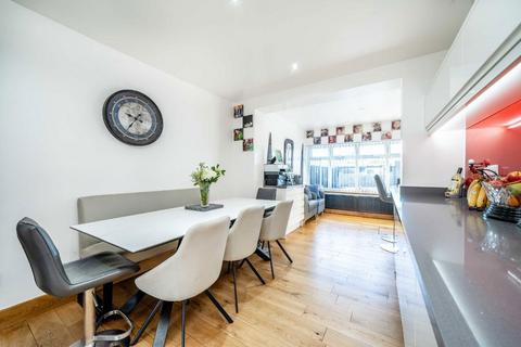 4 bedroom end of terrace house for sale, Dane Road, Ashford TW15