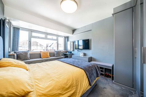 4 bedroom end of terrace house for sale, Dane Road, Ashford TW15
