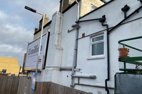 Studio for sale, Crown Lane, STREATHAM