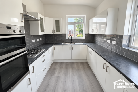 2 bedroom flat to rent, Bearwood Road, Smethwick, B66 4ET