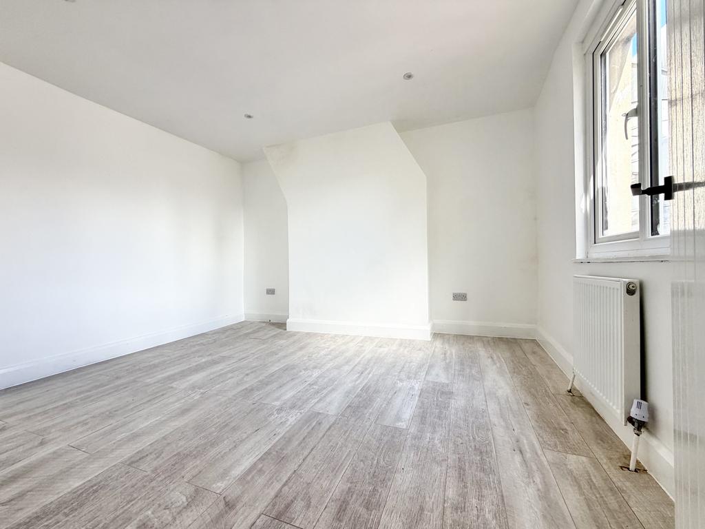Apartment in Brighton - View 3