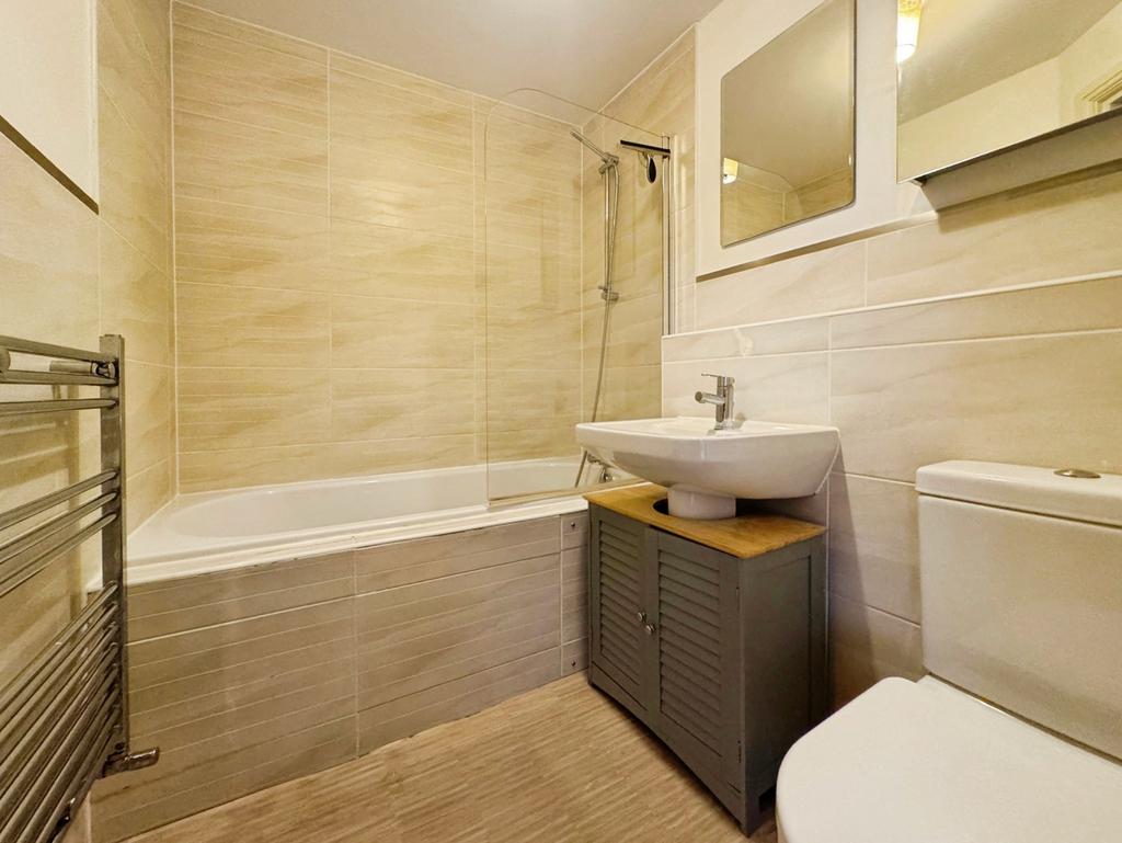 Apartment in Didsbury - More