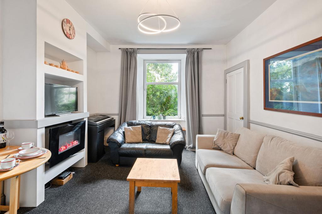 Apartment in Edinburgh, Lorne, Leith Central - View 2