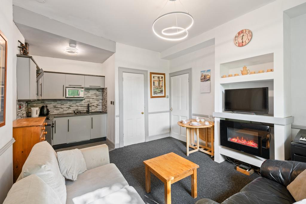 Apartment in Edinburgh, Lorne, Leith Central - View 4