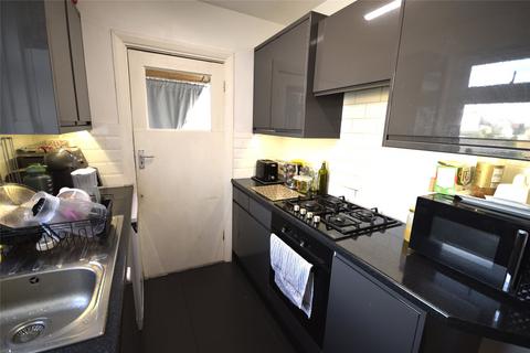 3 bedroom maisonette to rent, Dorset Road, Mitcham CR4