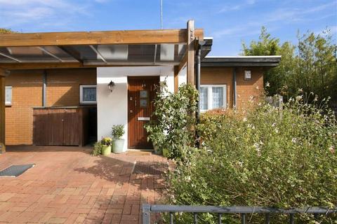 2 bedroom bungalow for sale, Berkeley Road, London SW13