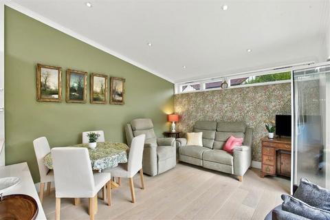 2 bedroom bungalow for sale, Berkeley Road, London SW13
