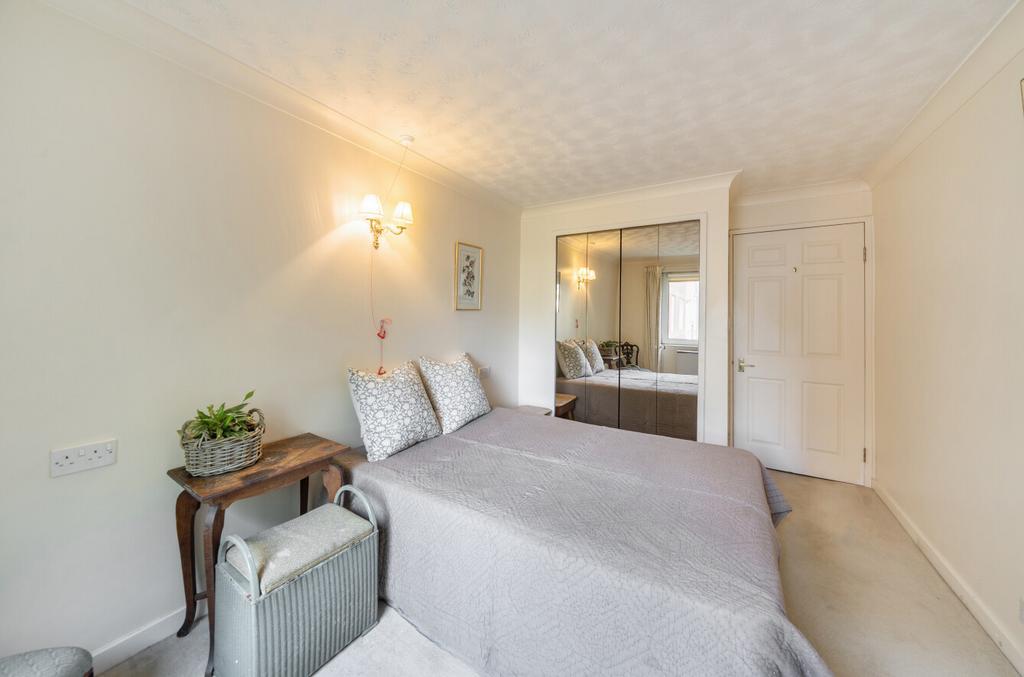 Apartment in Oxfordshire - View 3