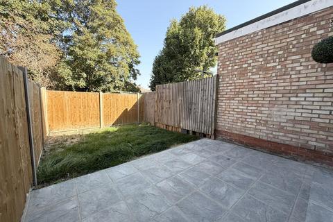 2 bedroom flat to rent, Holland Road, London, NW10