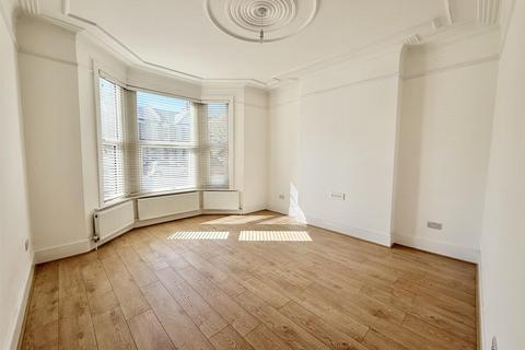 2 bedroom flat to rent, Holland Road, London, NW10