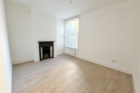 2 bedroom flat to rent, Holland Road, London, NW10