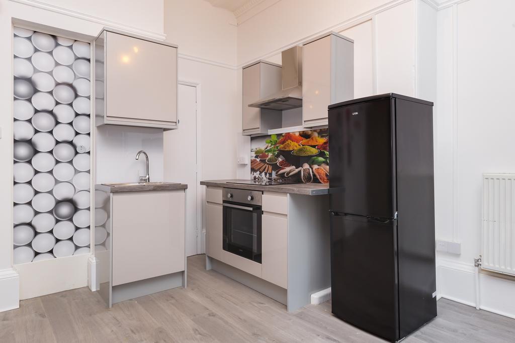 Apartment in Newcastle upon Tyne, Tyne and Wear - View 3