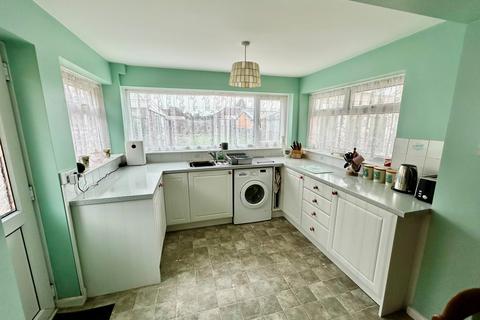 2 bedroom detached bungalow for sale, Ivor Close, Holbury SO45