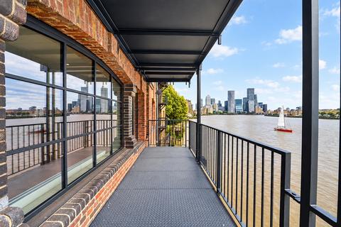 4 bedroom apartment to rent, Narrow Street, London, E14