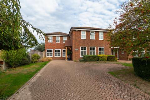 4 bedroom detached house for sale, Church Street, Burham