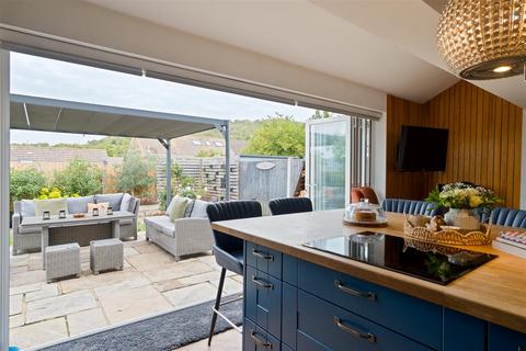 4 bedroom detached house for sale, Church Street, Burham