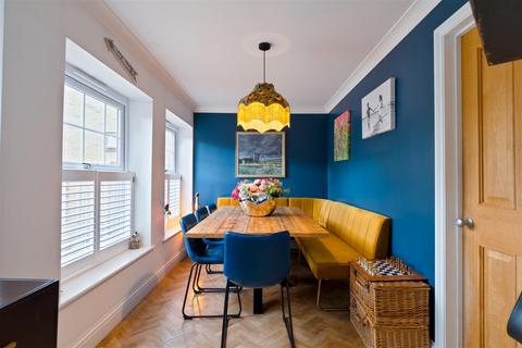 4 bedroom detached house for sale, Church Street, Burham