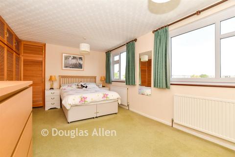 5 bedroom chalet for sale, Lodge Lane, Romford RM5