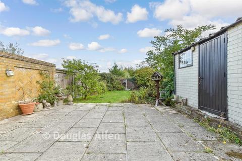 5 bedroom chalet for sale, Lodge Lane, Romford RM5
