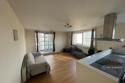 2 bedroom flat to rent, City View, Ilford, IG1