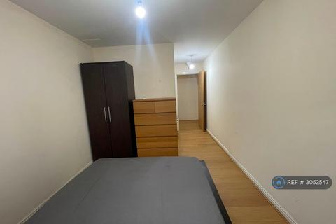 2 bedroom flat to rent, City View, Ilford, IG1