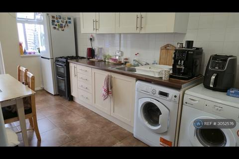 4 bedroom terraced house to rent, Arbrook Avenue, Milton Keynes, MK13