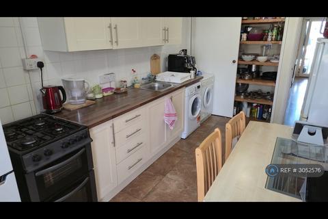 4 bedroom terraced house to rent, Arbrook Avenue, Milton Keynes, MK13