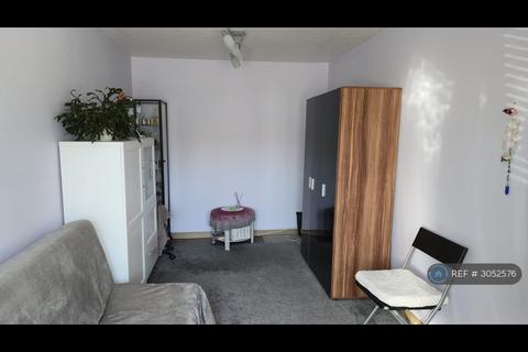 4 bedroom terraced house to rent, Arbrook Avenue, Milton Keynes, MK13