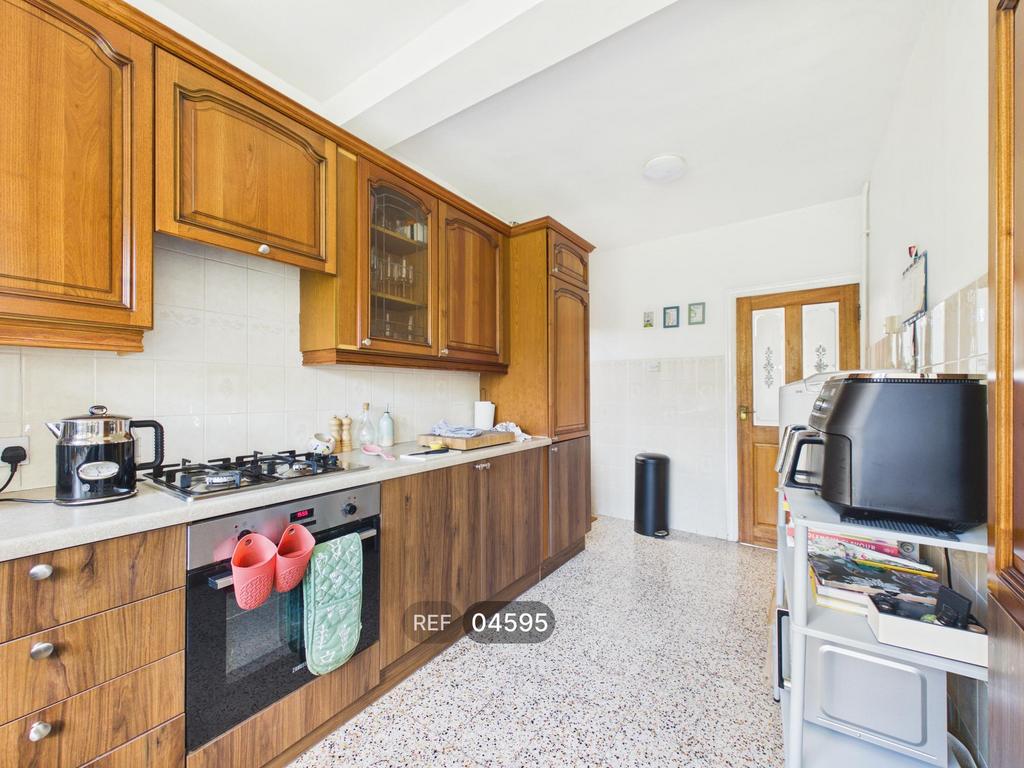 House in Nottingham, Porchester Gardens, Woodthorpe - View 2