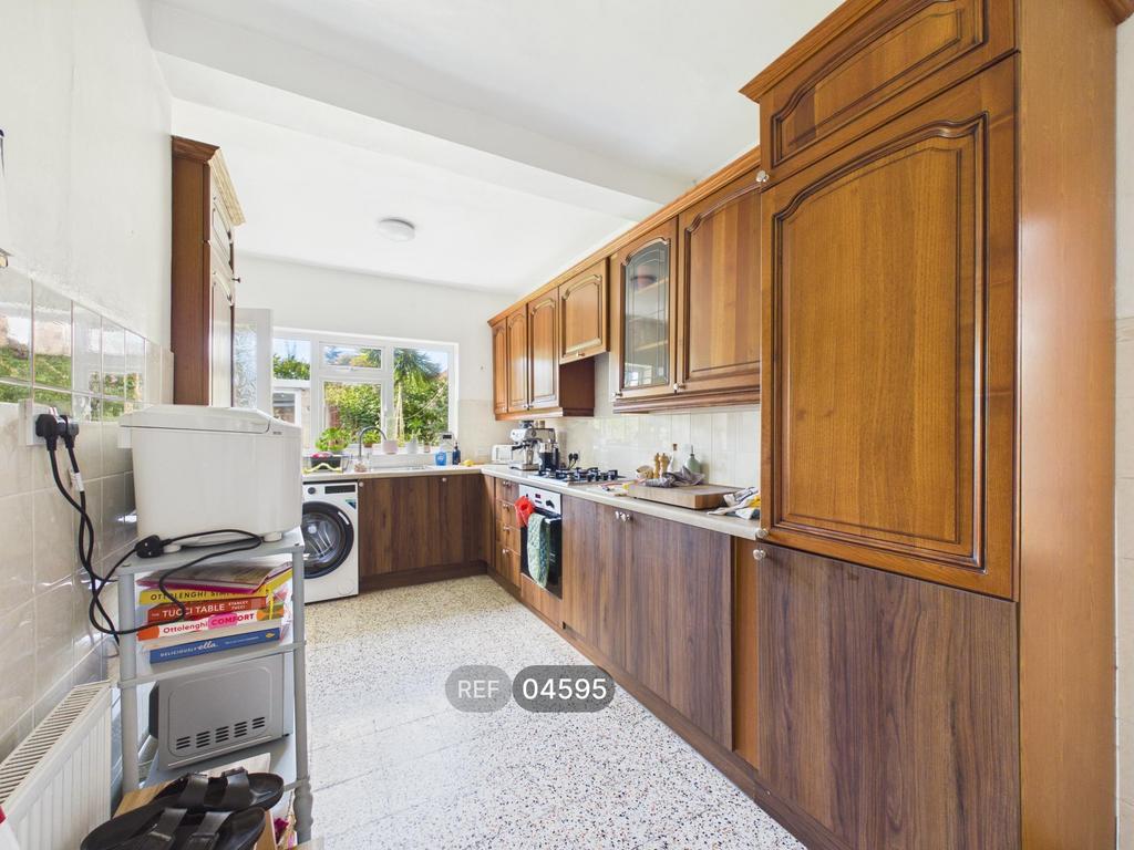House in Nottingham, Porchester Gardens, Woodthorpe - View 3