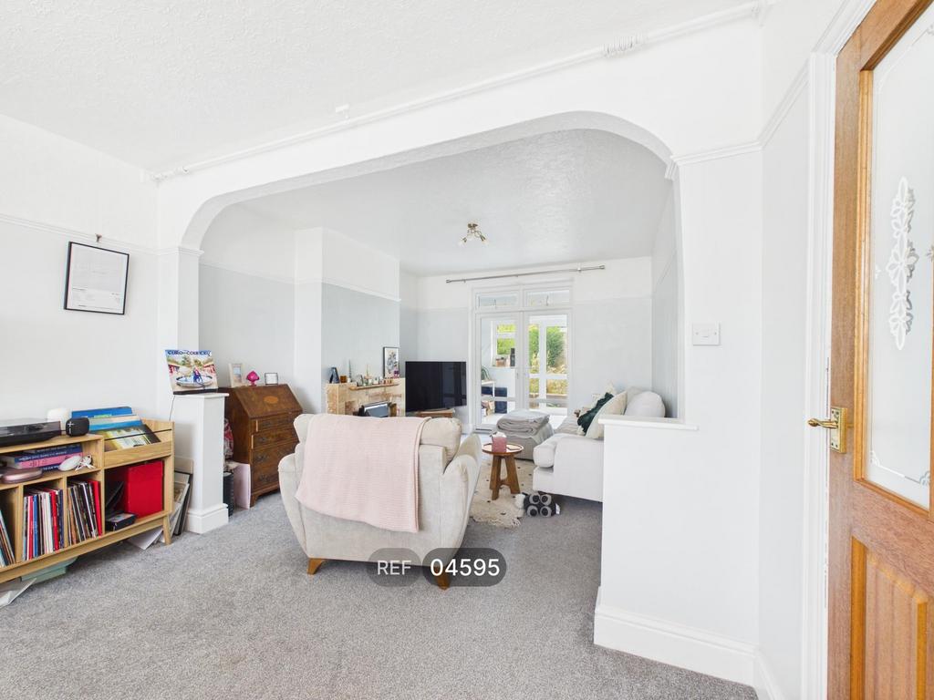 House in Nottingham, Porchester Gardens, Woodthorpe - More