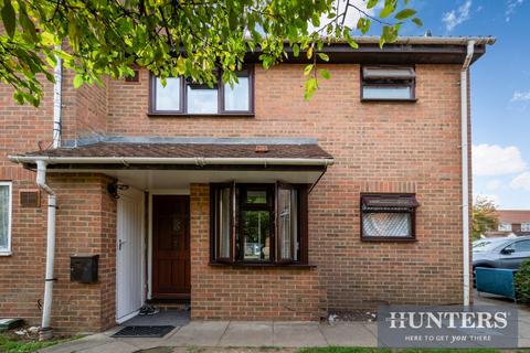 1 bedroom end of terrace house for sale, Pickwick Close, Hounslow