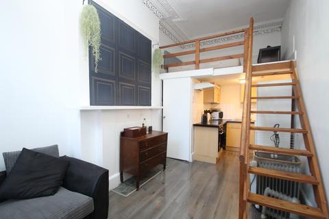 Studio to rent, Oakfield Avenue, Glasgow, G12