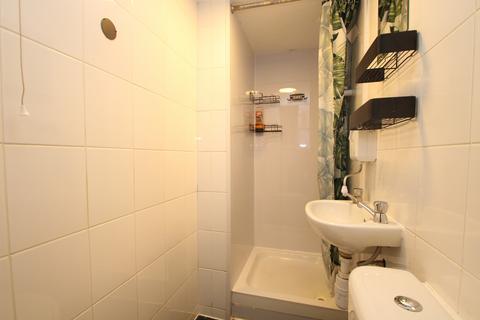 Studio to rent, Oakfield Avenue, Glasgow, G12