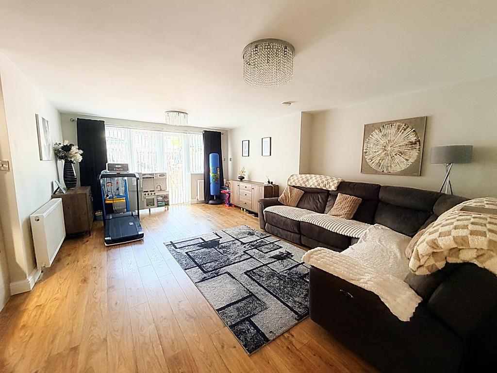 House in Newcastle Upon Tyne - View 3
