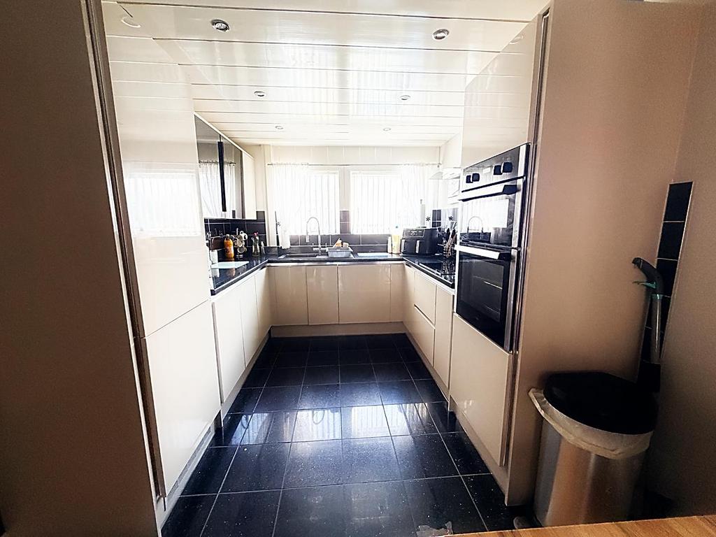 House in Newcastle Upon Tyne - View 4