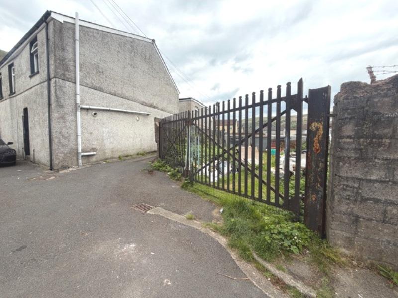Davies Place, Ynyshir, Porth CF39 - View 2