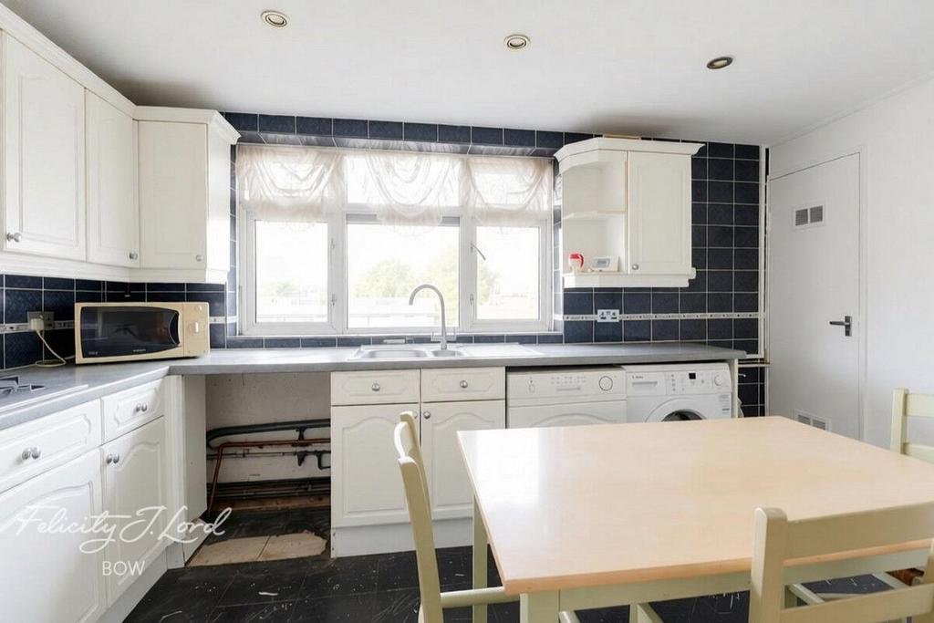 Apartment in ILFORD - More