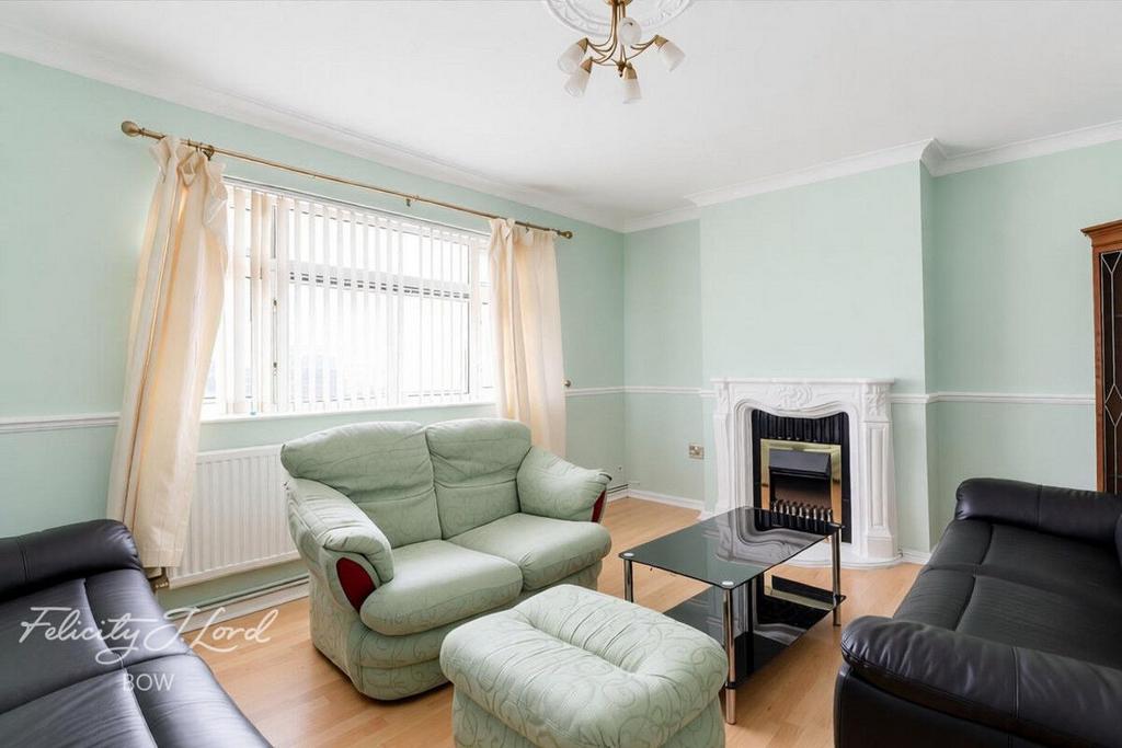 Apartment in ILFORD - View 2