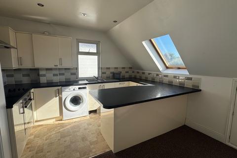2 bedroom flat to rent, Cheriton Road, Folkestone, CT19