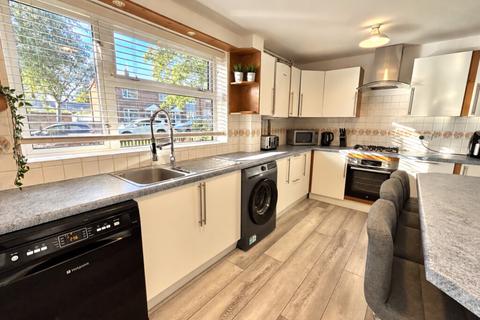 3 bedroom terraced house to rent, Edison Road, Stevenage