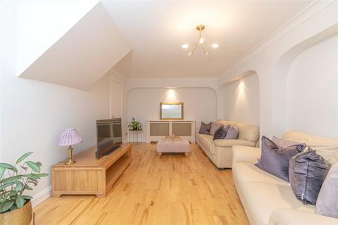 3 bedroom terraced house for sale, Daiches Braes, Edinburgh EH15